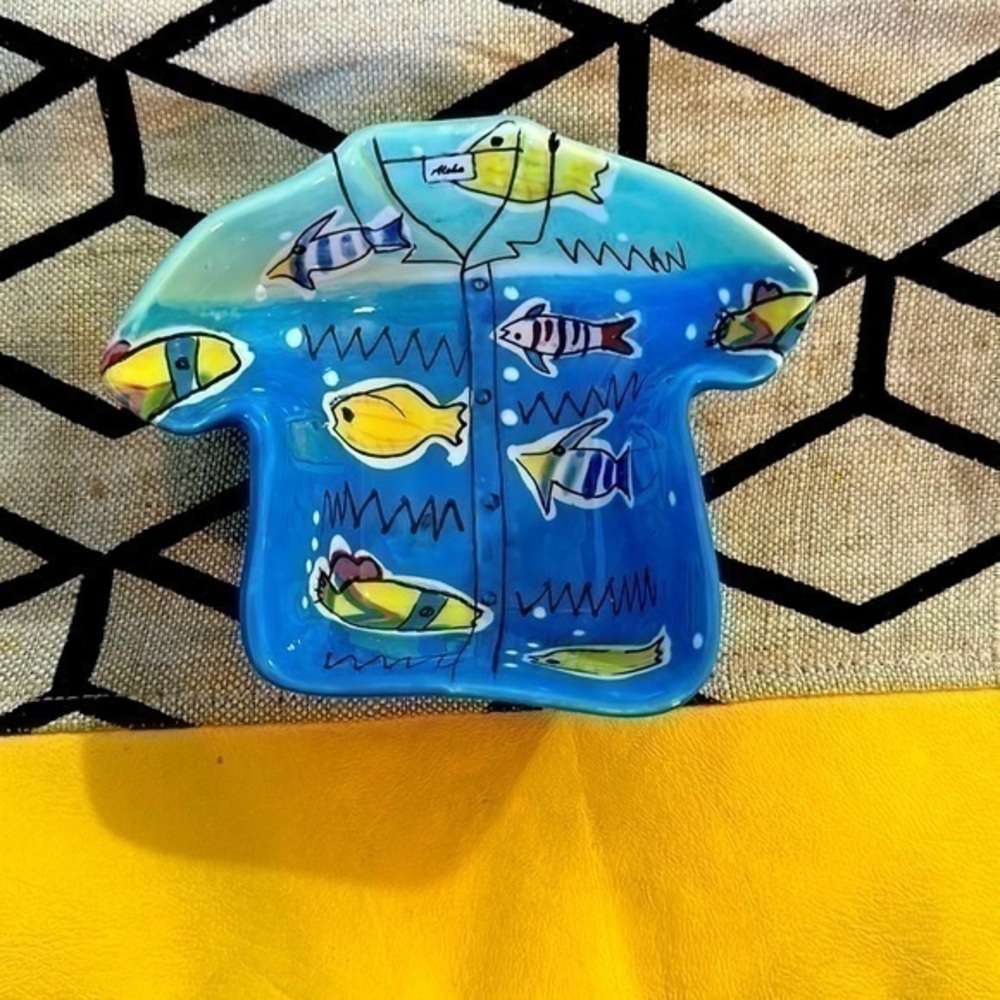 🔴NWT Island Heritage ceramic trivet dish Aloha shirt shape